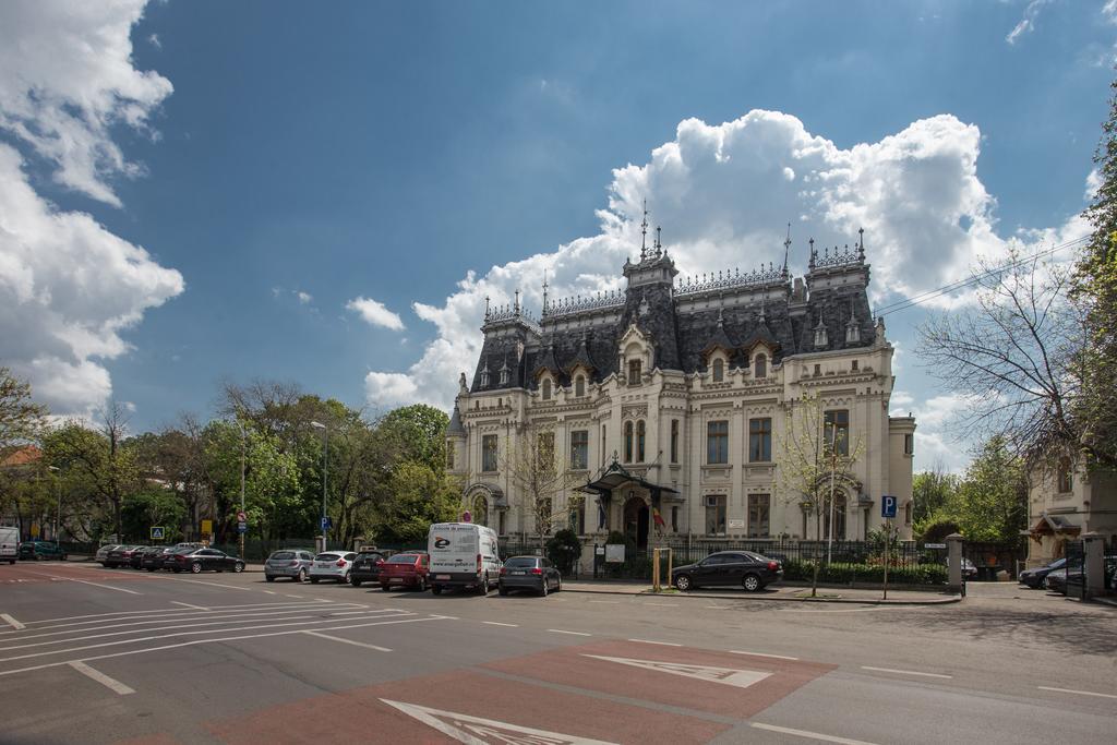 Central Garden By Urbanesq Bucharest Luaran gambar